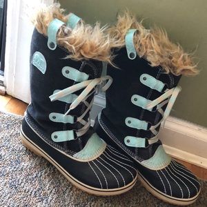Sorel winter boots.